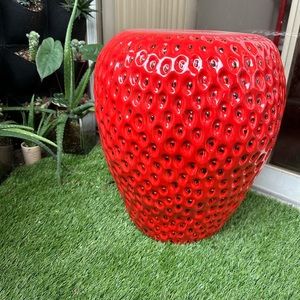 SOLD ON DEPOP! RARE strawberry stool/ planter beautiful decor  HARD TO FIND ITEM